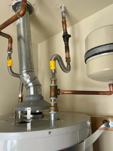 Water heater installation and plumbing repair in South Manchaca